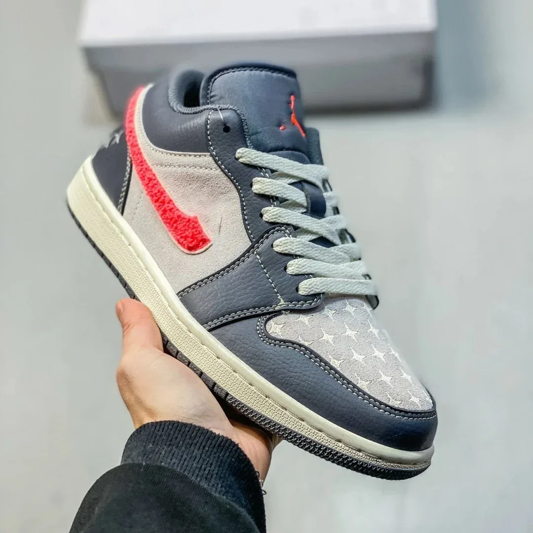 Jordan Jordan Air Jordan 1 Low Dark Grey/Red Sneakers Grey