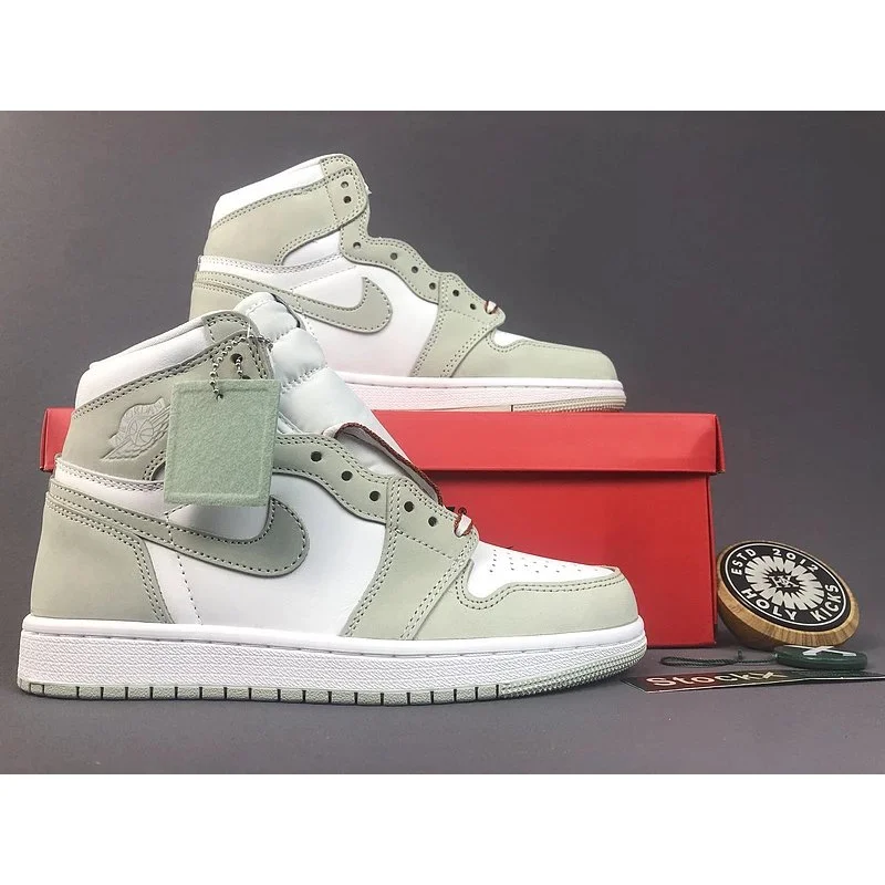 Nike Nike Air Jordan 1 Sail/Olive Green Sneakers Green - 1
