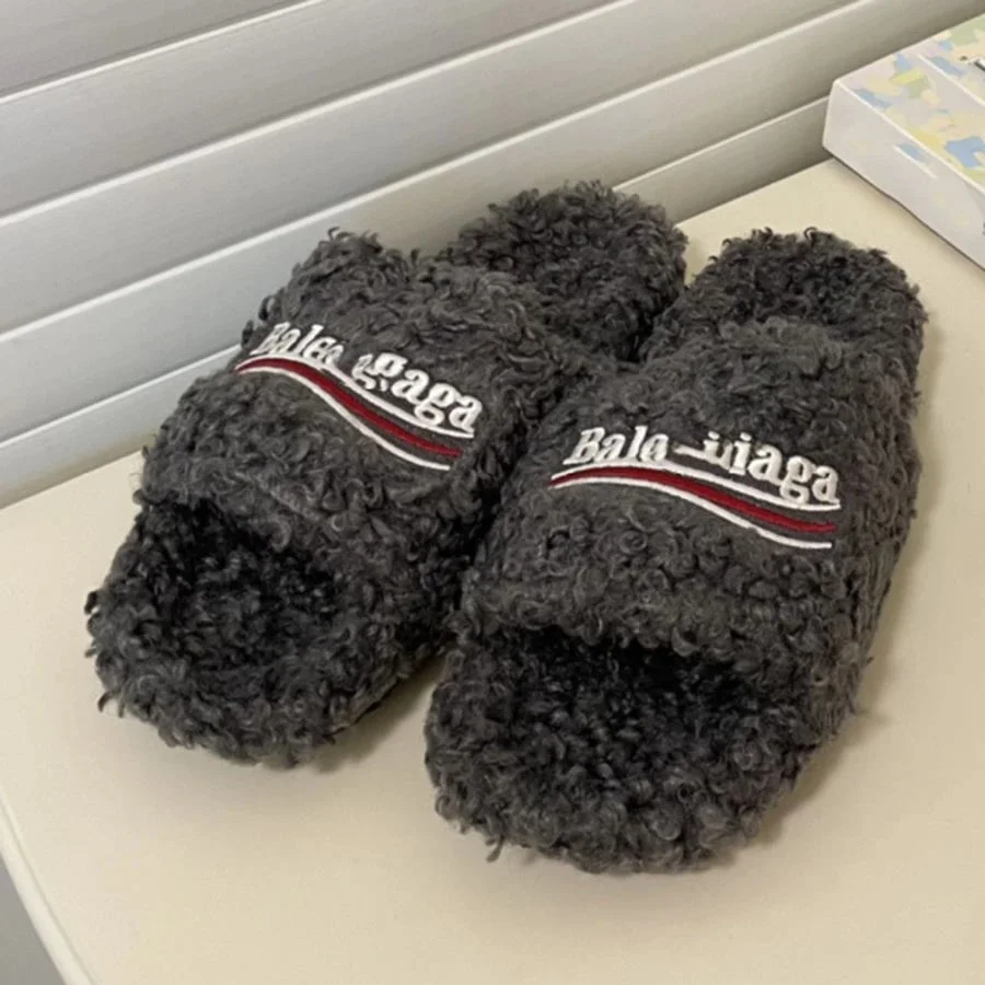 Balenciaga Balenciaga Grey Fuzzy Slippers Grey - 1