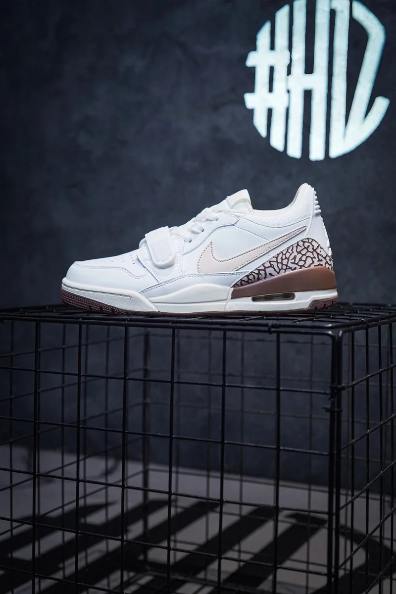 Nike Nike Air Jordan 3 White/Brown Sneakers White