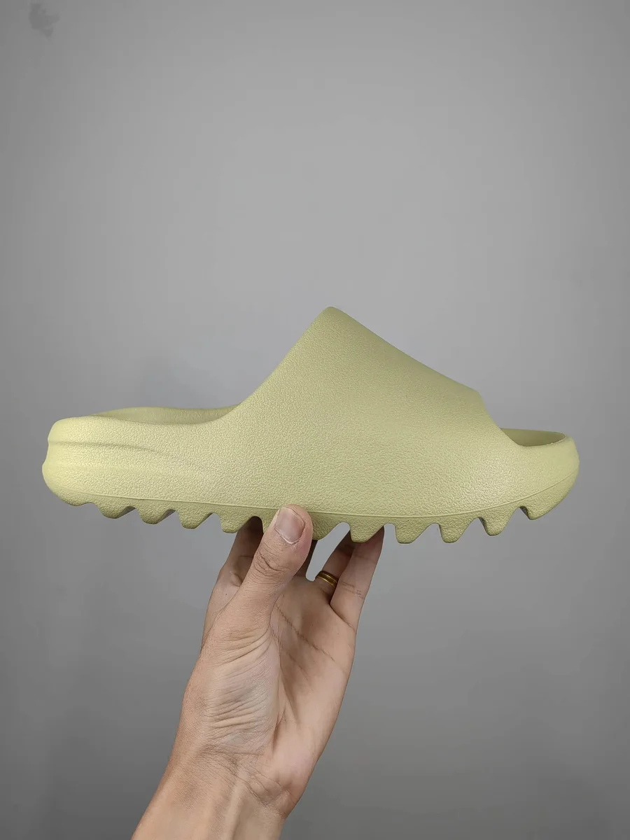 Other Yeezy Slide Bean Green磨砂 Sandals Green - 1