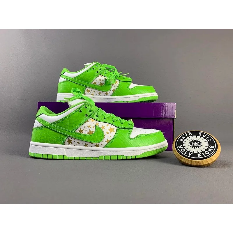 Nike Nike Dunk Low Supreme Green Gold Stars Sneakers Green - 1