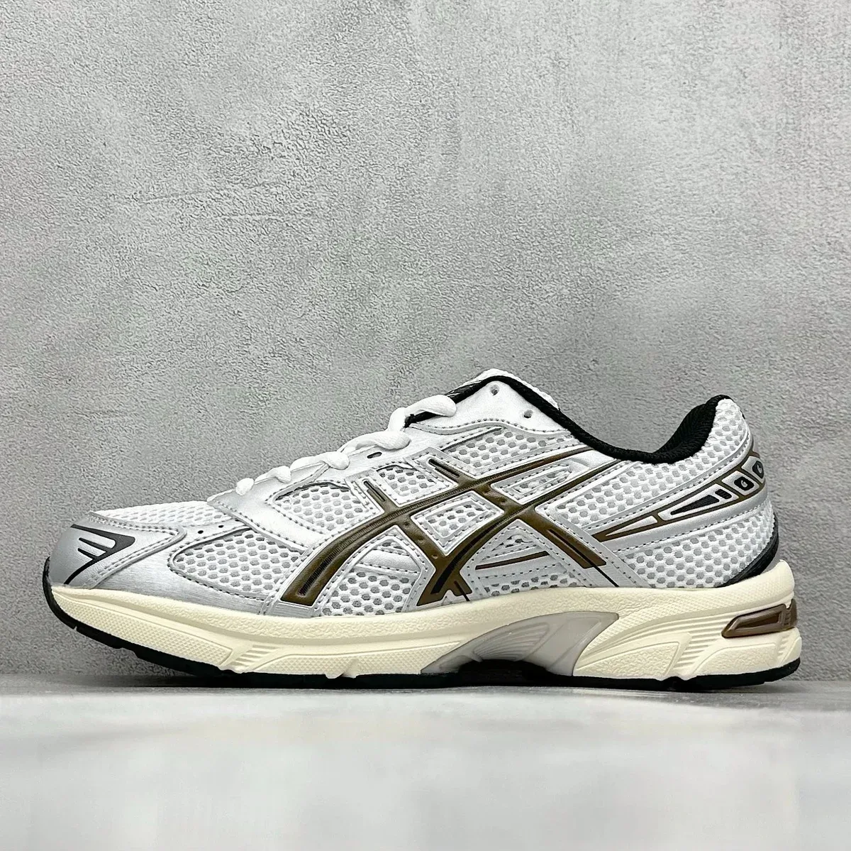 ASICS ASICS White/Brown Mesh Running Sneakers White - 1