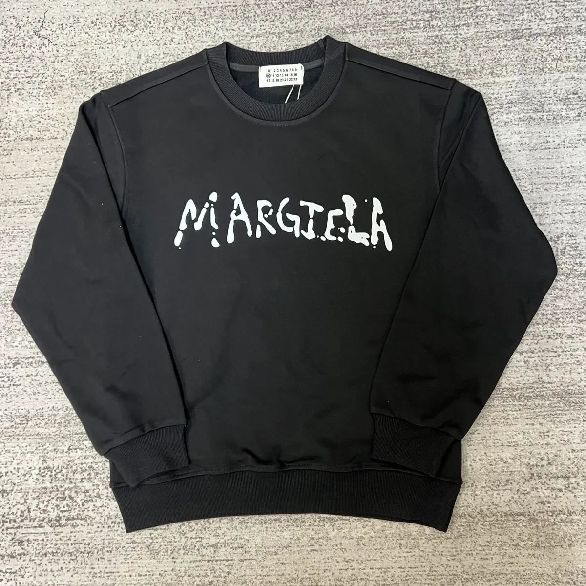 Maison Margiela Maison Margiela Black 'Miargtela' Sweatshirt Black - 1
