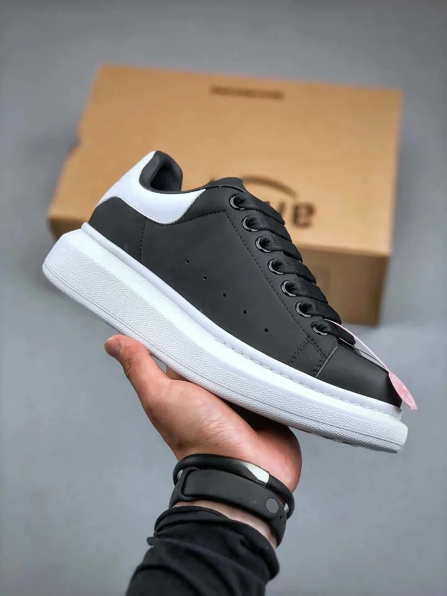 Alexander McQueen Alexander McQueen Oversized Black/White Sole Sneakers Black
