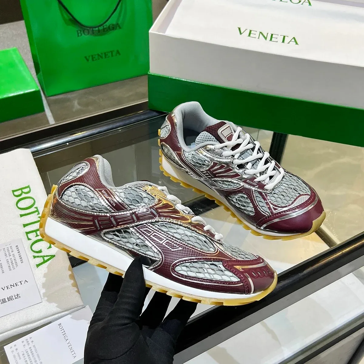 Bottega Veneta Bottega Veneta Runners Burgundy/Olive Sneakers Brown