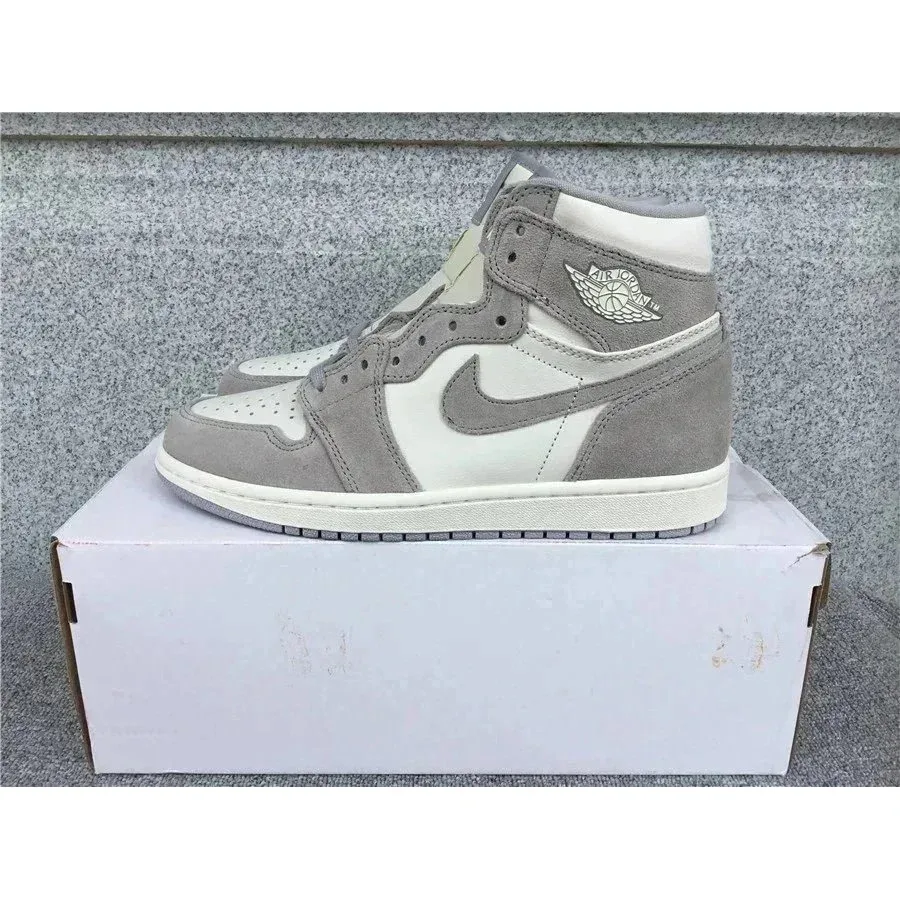 Nike Nike Air Jordan 1 Light Smoke Grey Sneakers Grey - 1