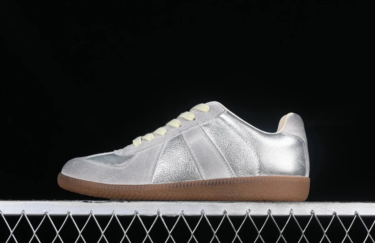 Adidas Adidas Originals Gazelle Metallic Silver/Gum Sneakers Silver