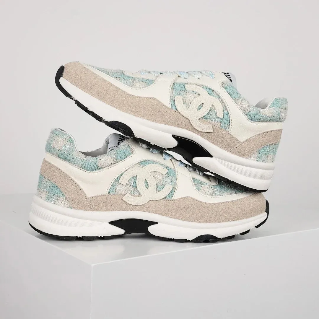 Chanel Chanel Runners Beige/White/Tweed Blue Sneakers Beige