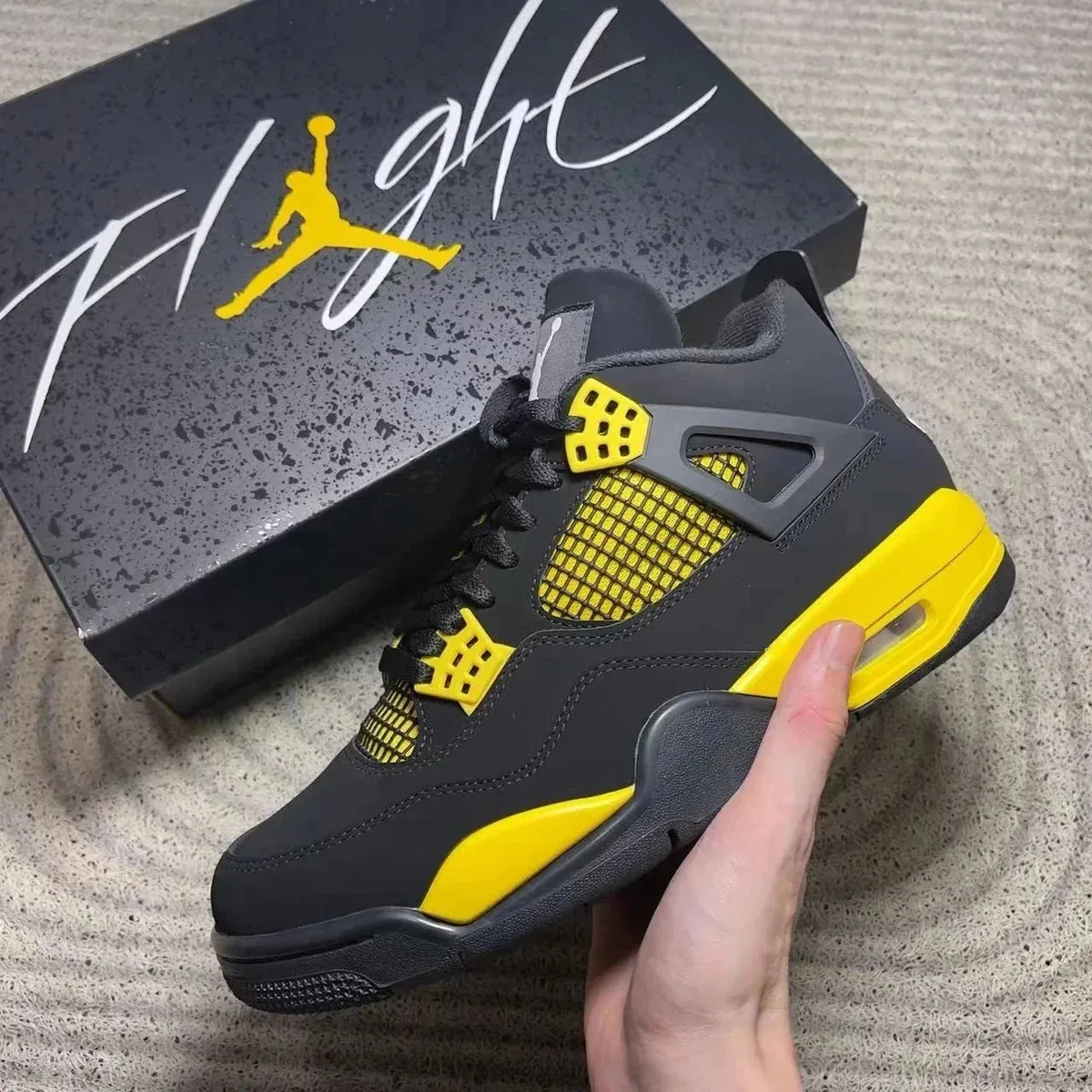 Nike Nike Air Jordan 4 Black Yellow Thunder Sneakers Black - 1