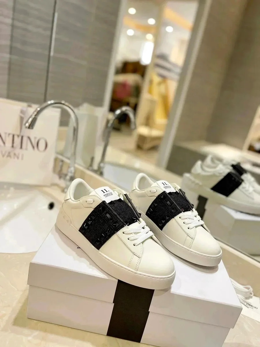 Valentino Valentino Rockstud 14 White/Black Sneakers White