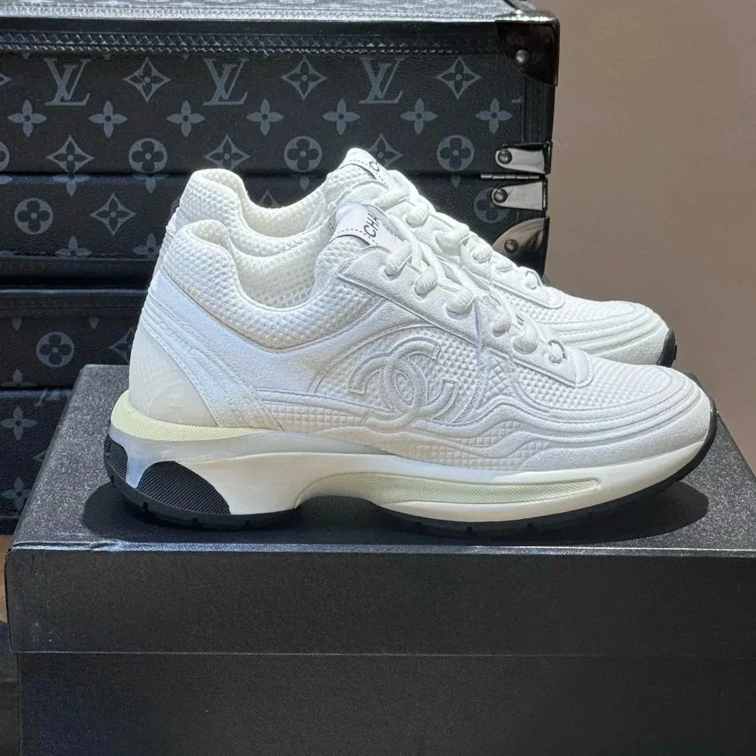 Chanel Chanel Runners White/Cream Sneakers White