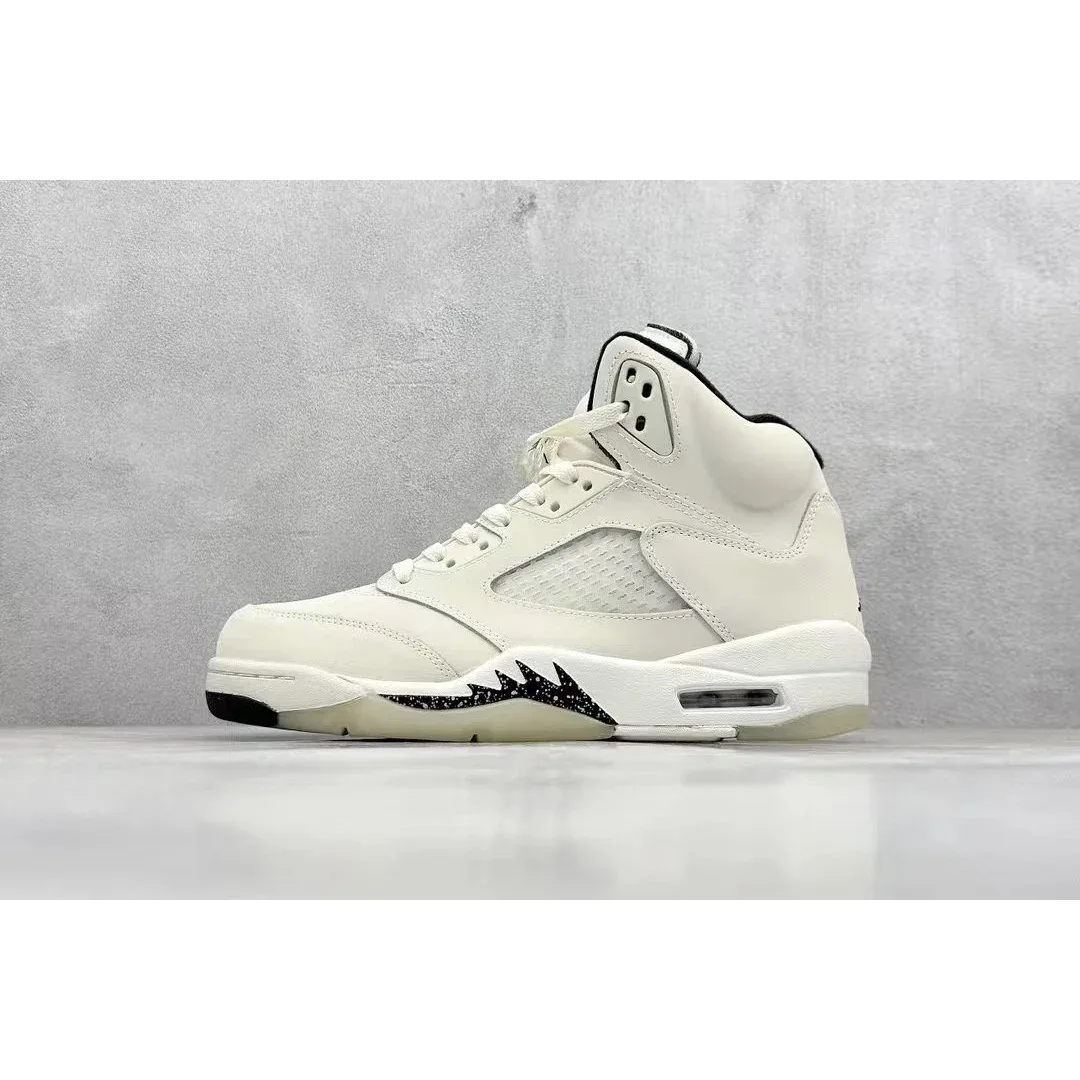 Jordan Jordan Air Jordan 5 Cream/Black Sneakers Cream