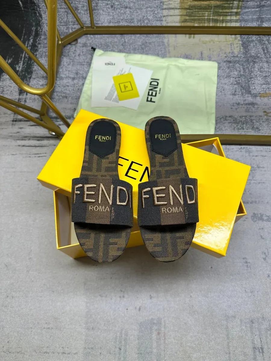 Fendi Fendi Iconic Roma Logo Sandals Black Black - 1
