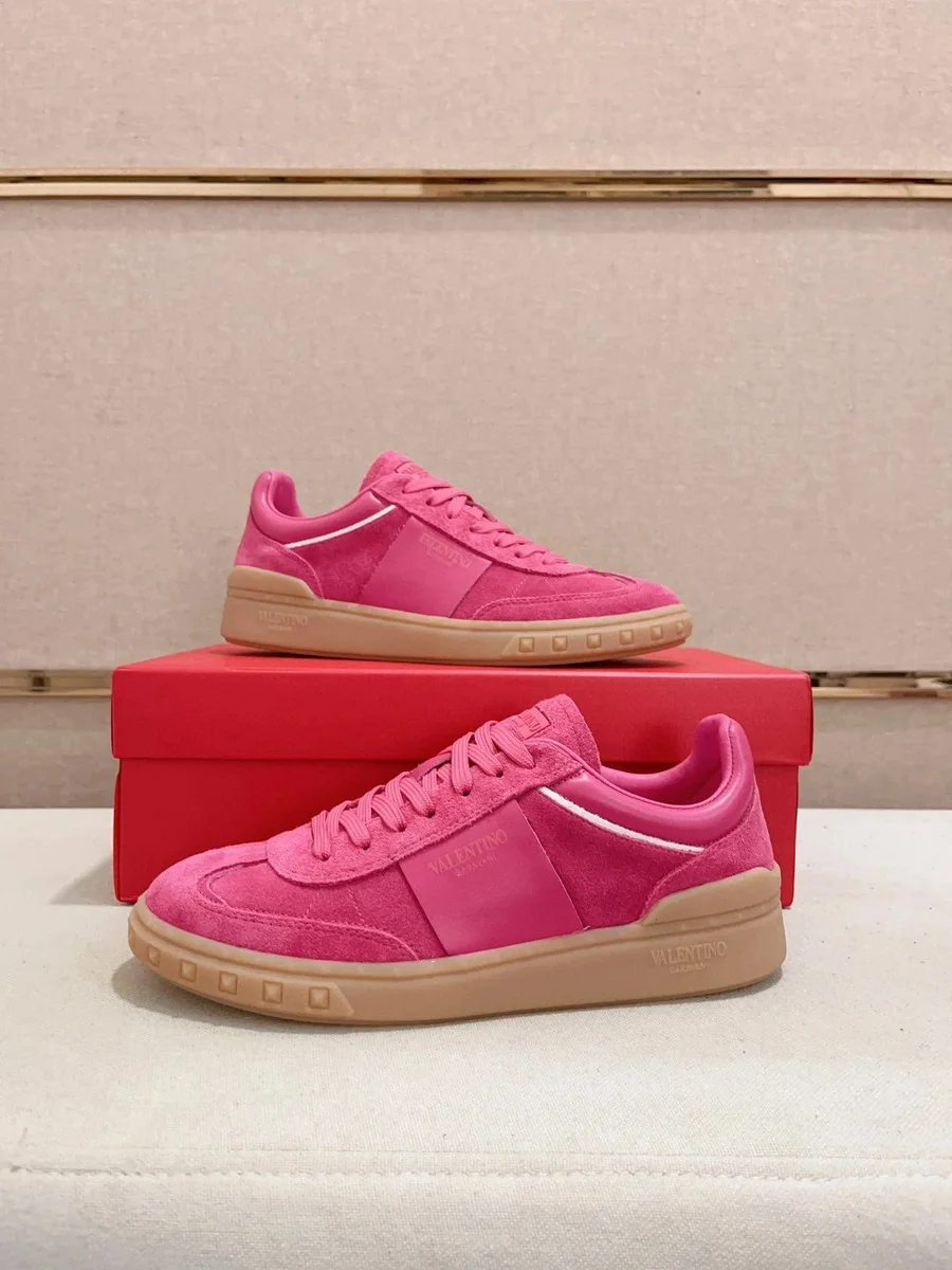Valentino Valentino Rockstud Pink Suede Sneakers Pink - 1
