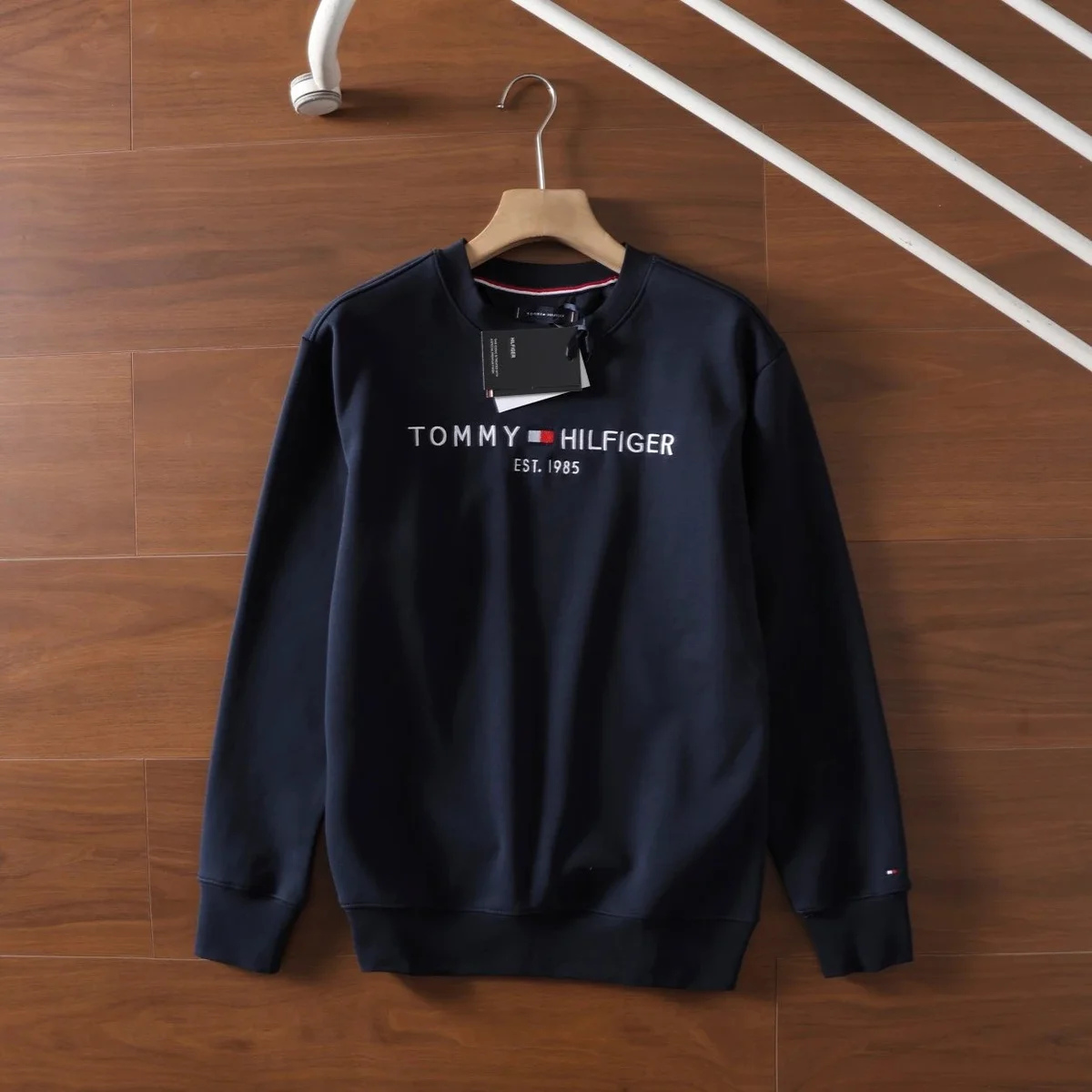 Tommy Hilfiger Tommy Hilfiger Navy Classic Logo Sweatshirt Navy - 1