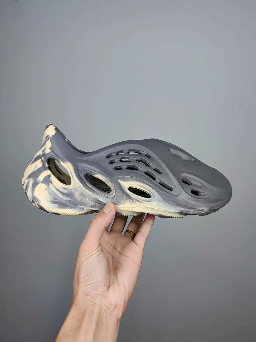 Adidas Adidas Yeezy 700迷彩(GV7904) Sneakers Grey - 1