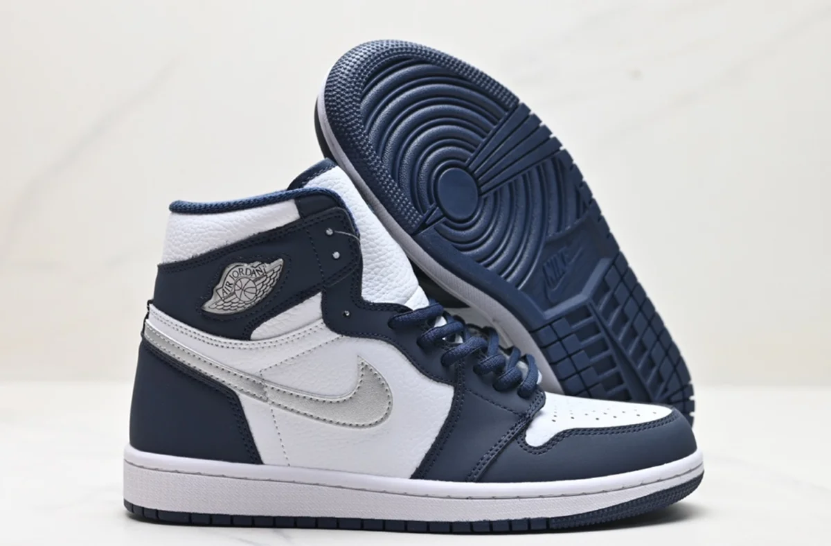 Nike Nike Air Jordan 1 Midnight Navy/White Sneakers Navy - 1