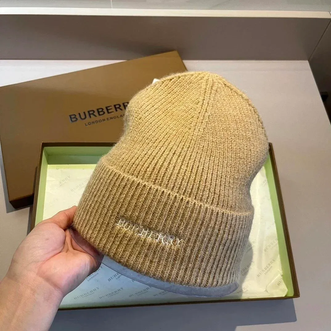 Burberry Burberry Beige Knit Logo Beanie Beige