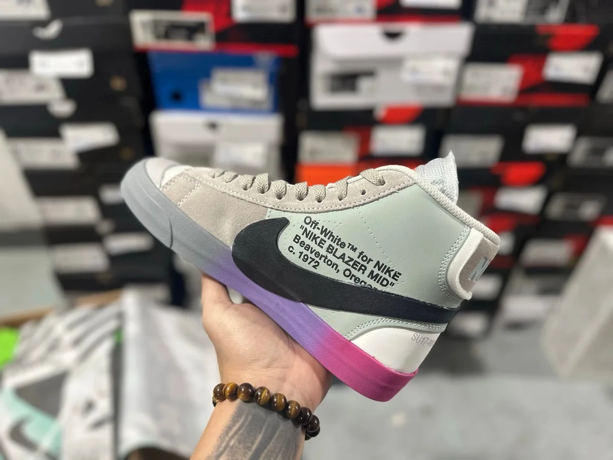 Nike Nike Blazer Mid Off-White Collaboration Grey/Purple Gradient Sneaker Grey
