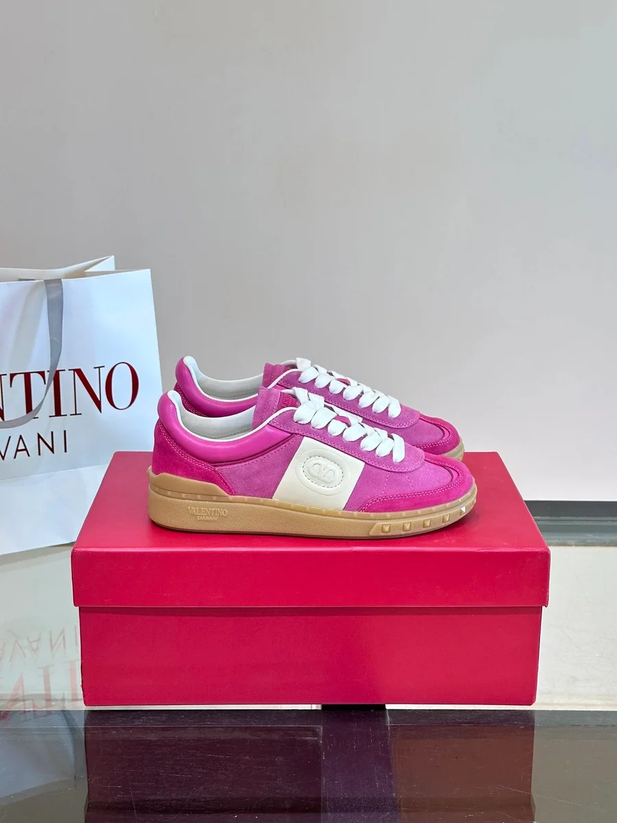 Valentino Valentino Rockstud Pink Suede Sneakers Pink - 1
