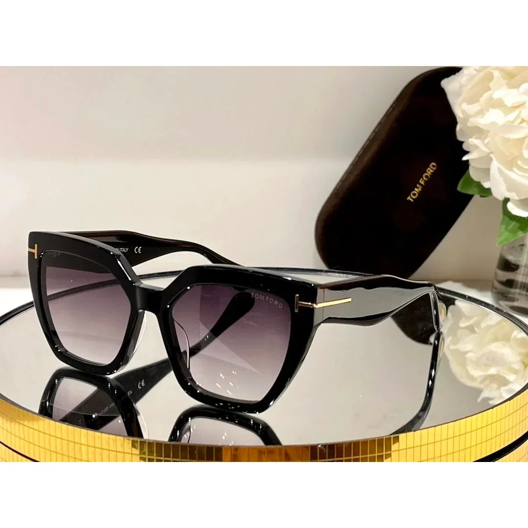 Tom Ford Tom Ford Iconic Black Gradient Sunglasses Eyewear Black - 1