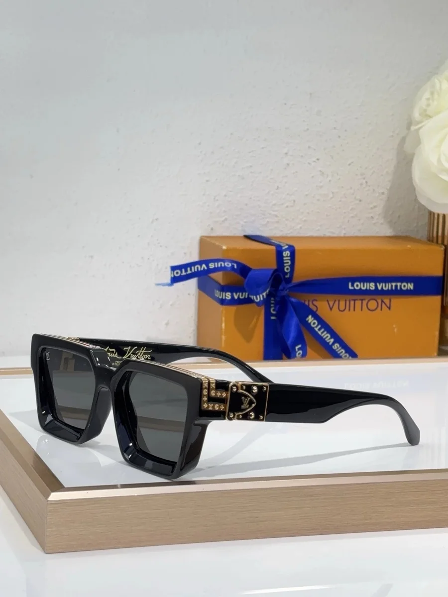 Louis Vuitton Louis Vuitton Black/Gold Square Sunglasses A13 Black