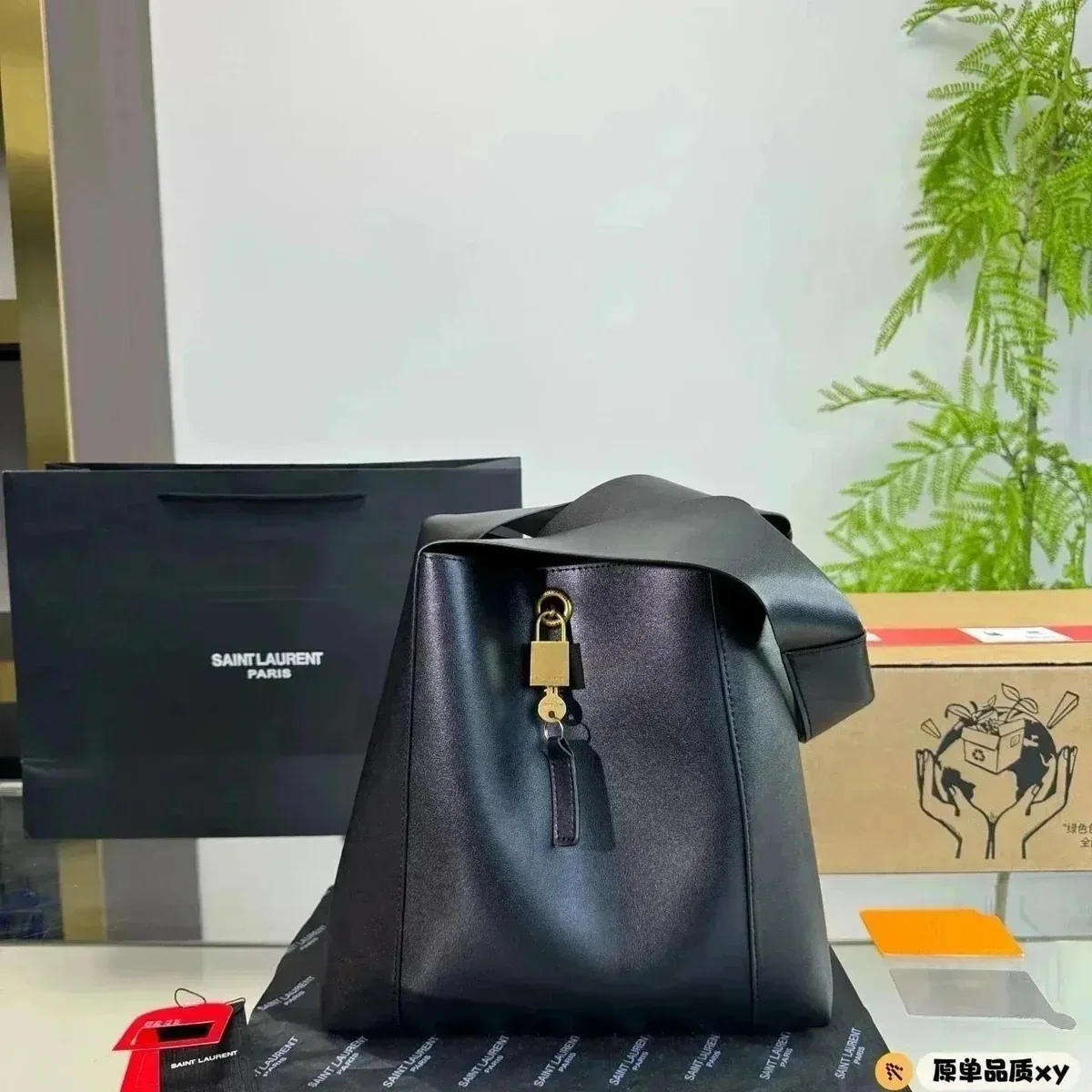 Saint Laurent Saint Laurent Tote Black Leather Bag Black - 1