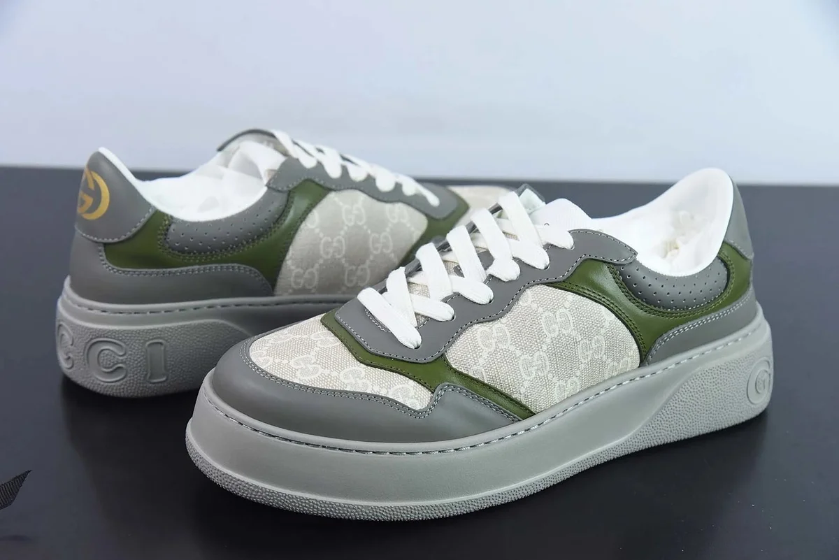Gucci Gucci Runners GG Supreme Beige/Green Sneakers Green - 1