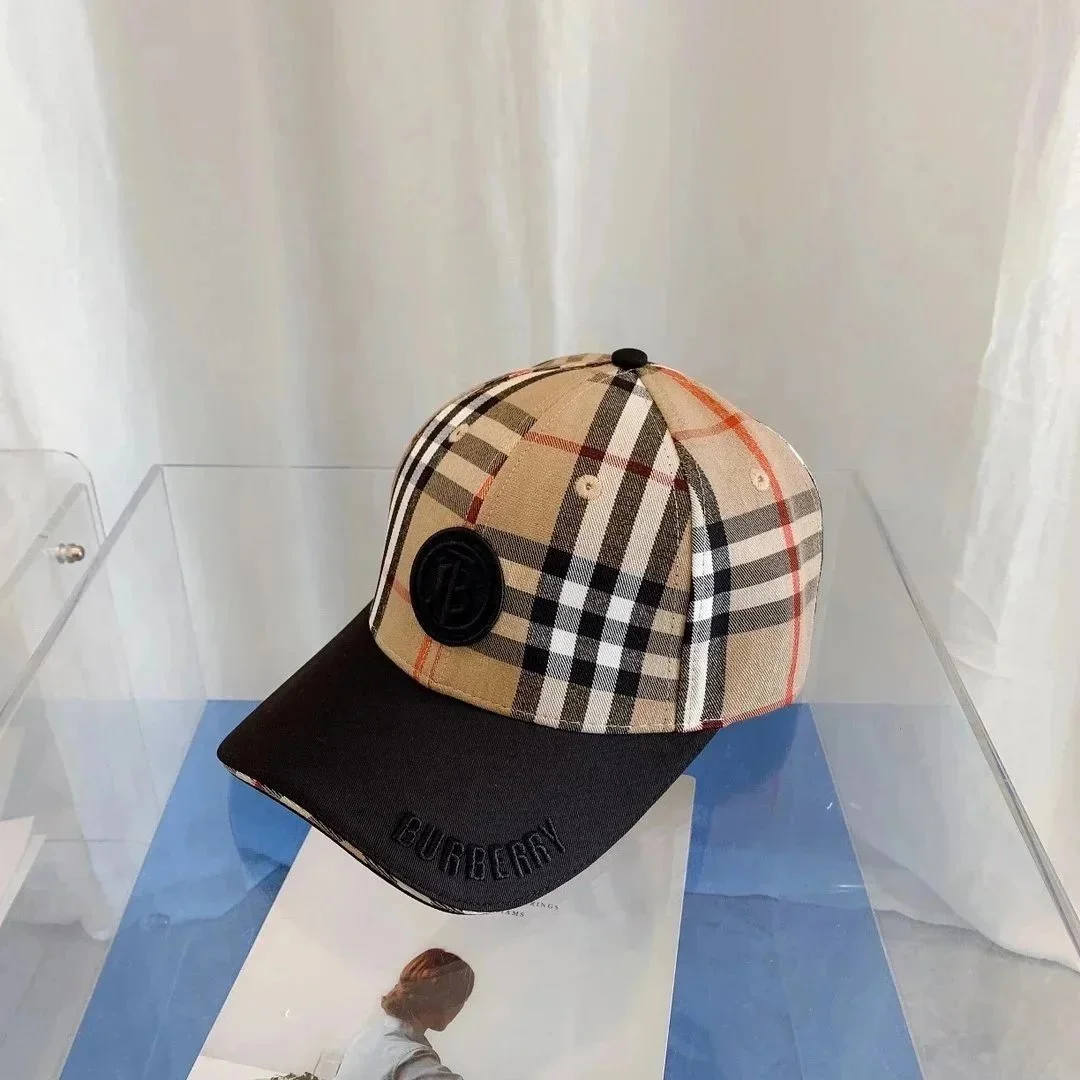 Burberry Burberry Vintage Check Beige/Black/White/Red Check Cap Beige