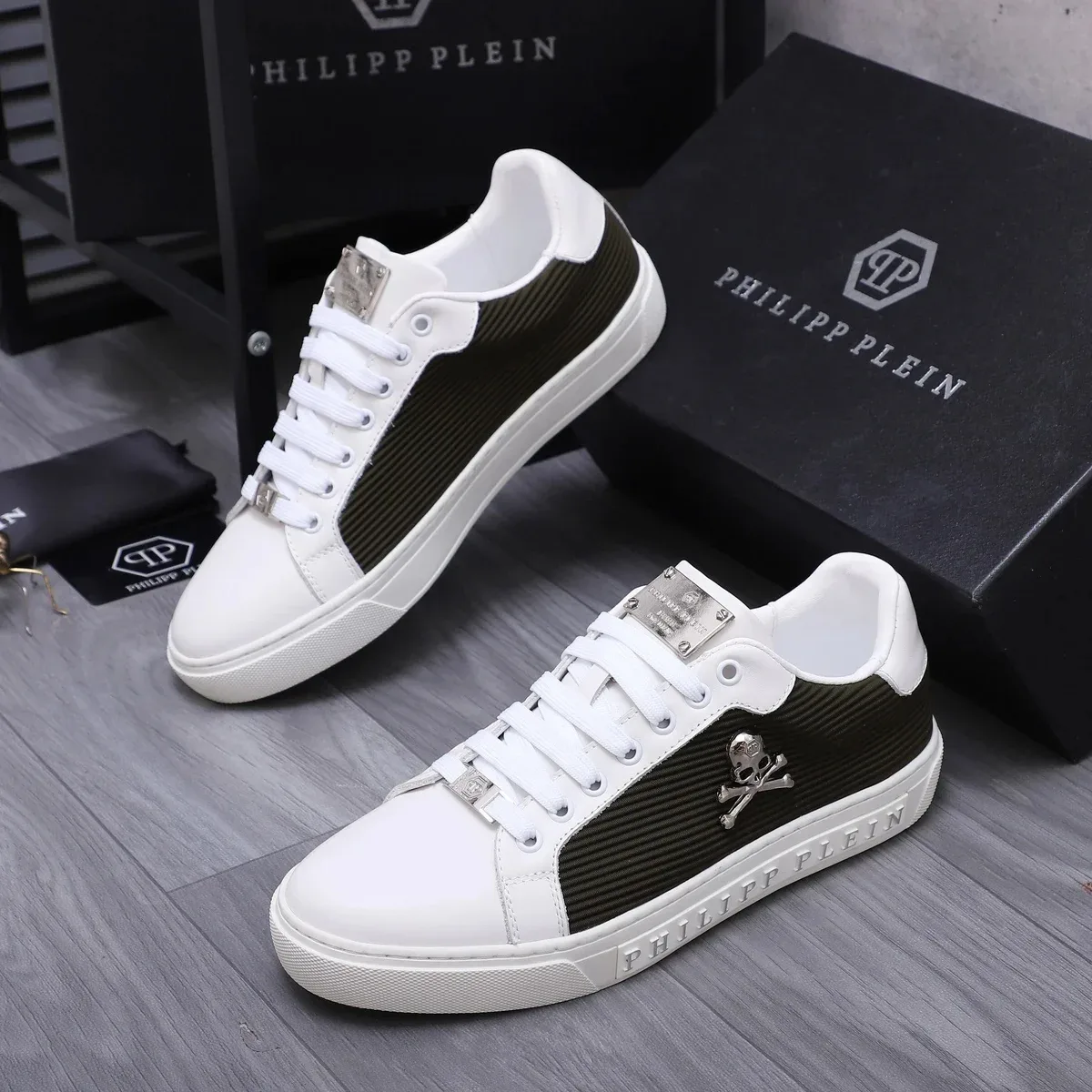 Philipp Plein Philipp Plein White & Black Skull Embellished Sneakers Black - 1