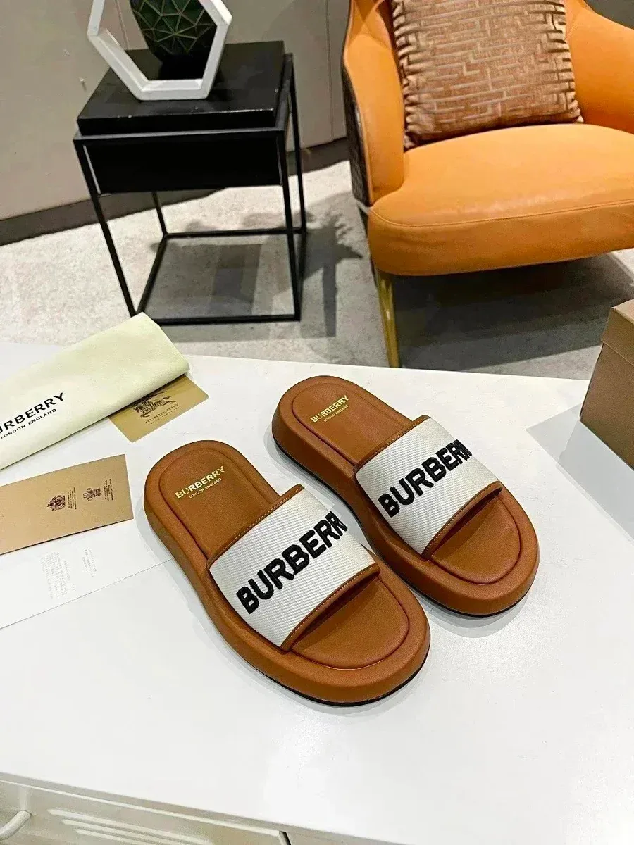Burberry Burberry Logo Embroidered Sandals Beige/Black Slippers Beige - 1
