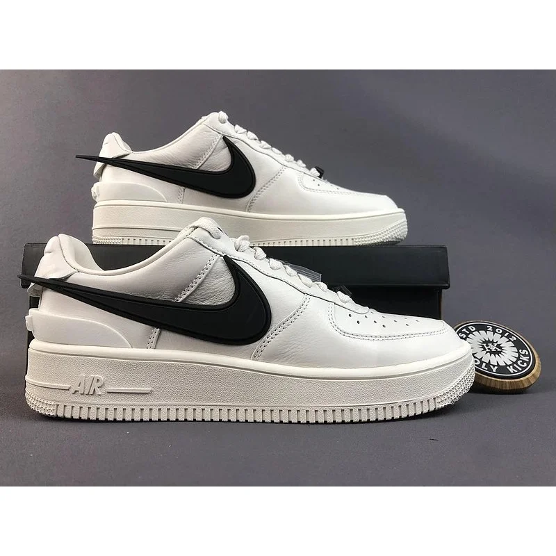Nike Nike Air Force 1 White/Black Sneakers White