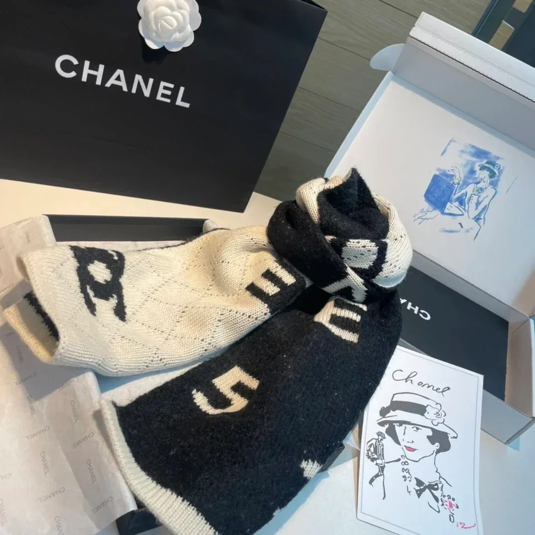 Chanel Chanel Black & White Logo Scarf Black