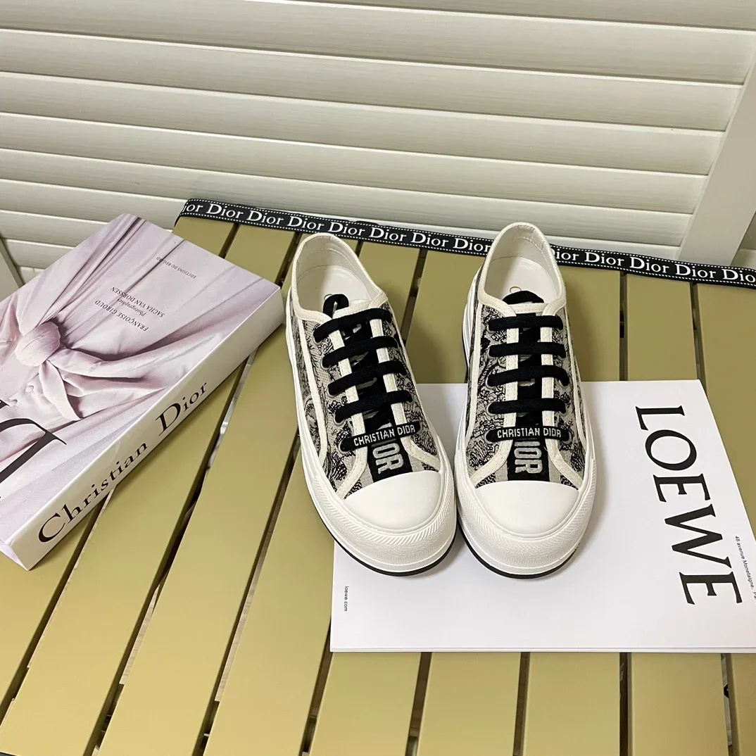 Dior Dior Lady Dior White/Black Canvas Sneakers White - 1