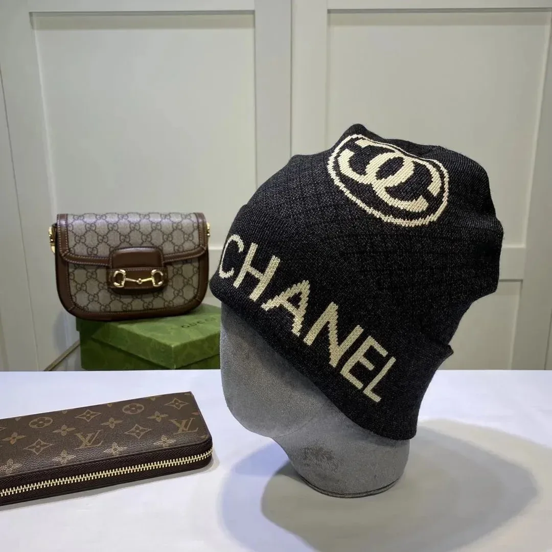 Chanel Chanel Black & Beige CC Logo Beanie Black - 1