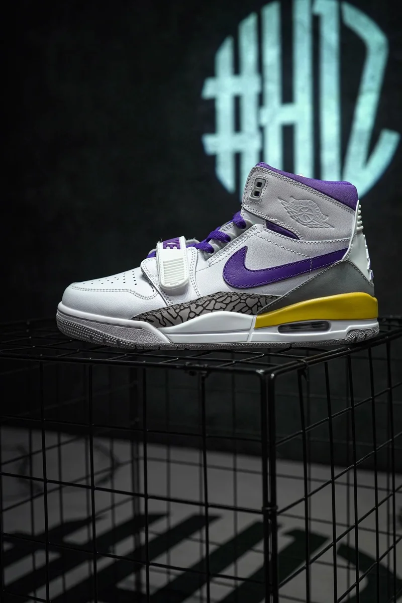 Jordan Jordan Air Jordan 18 White/Purple/Yellow Sneaker White