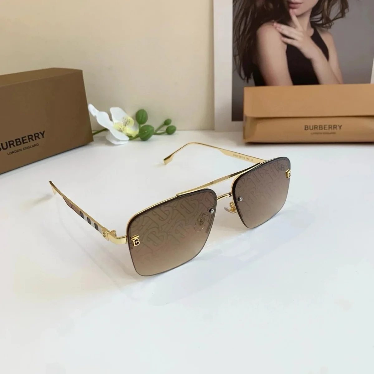 Burberry Burberry TB Monogram Brown Gradient/Gold Sunglasses Gold