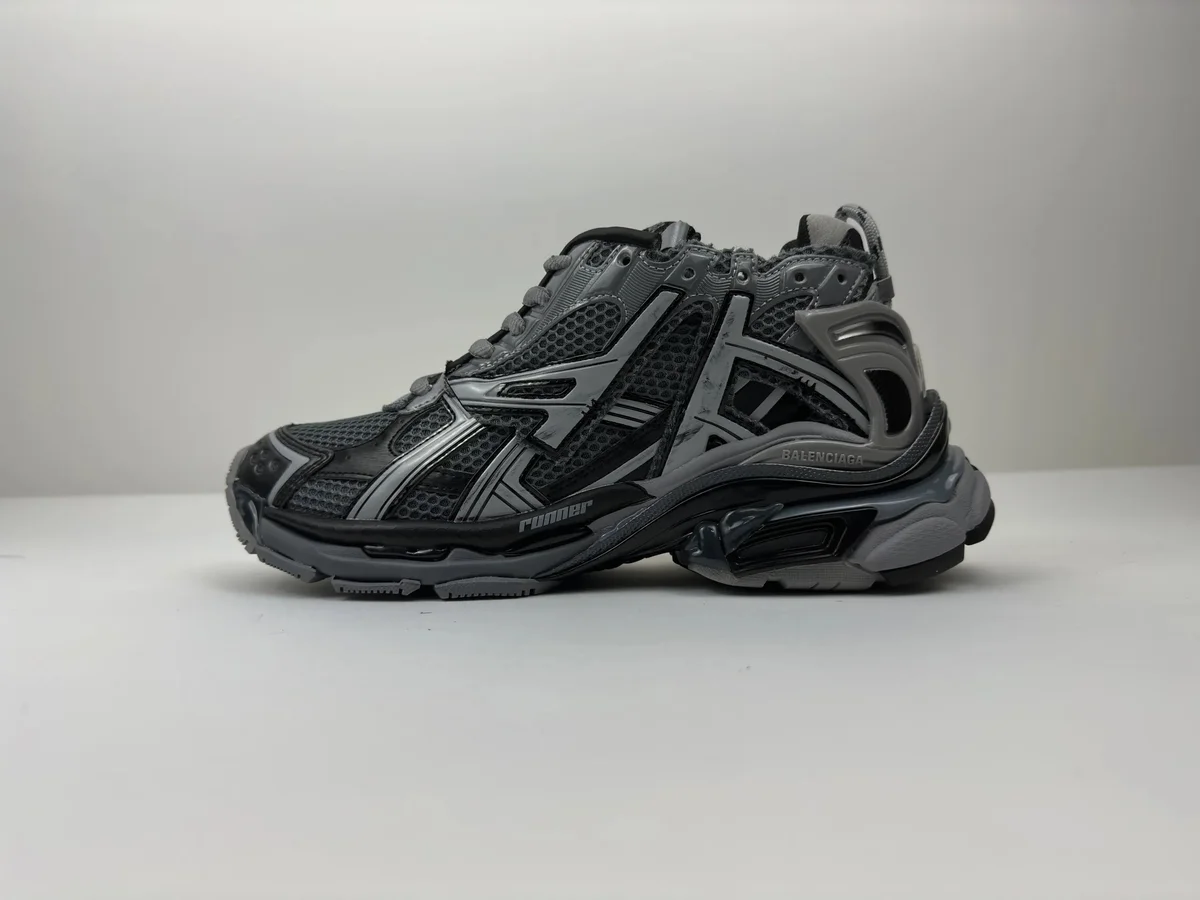 Balenciaga Balenciaga Runner Triple Black Sneakers Black - 1