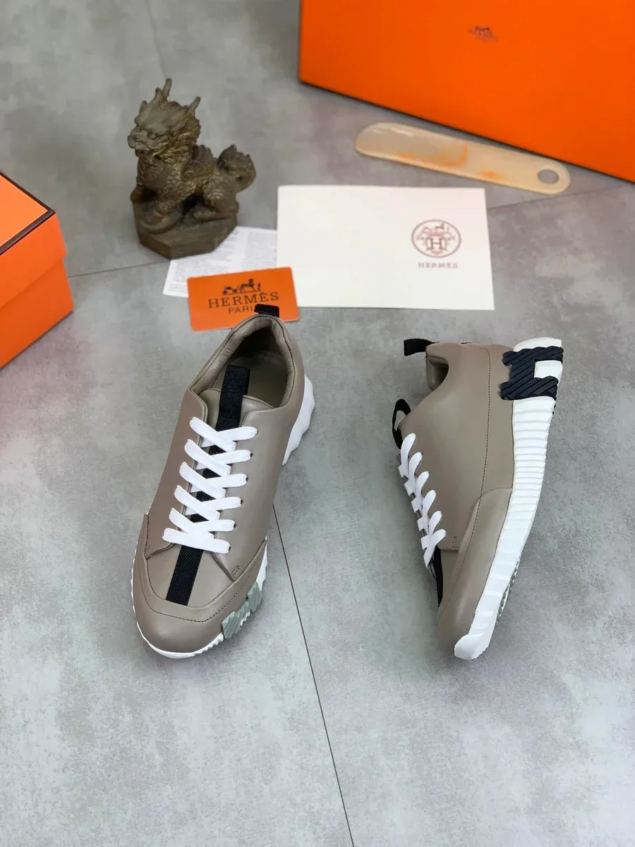 Hermès Hermès Runner Beige/White/Black Sneakers Beige