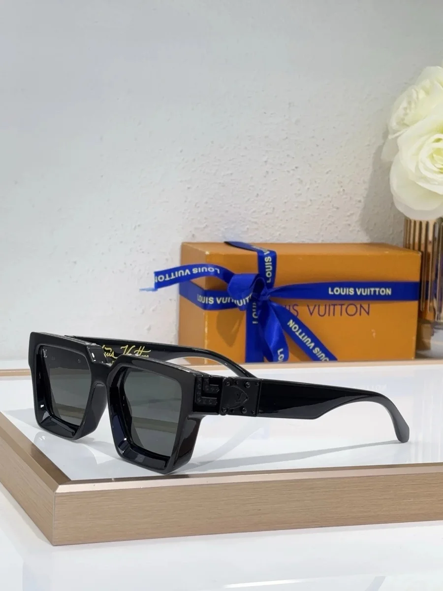 Louis Vuitton Louis Vuitton A17 Black Sunglasses Black