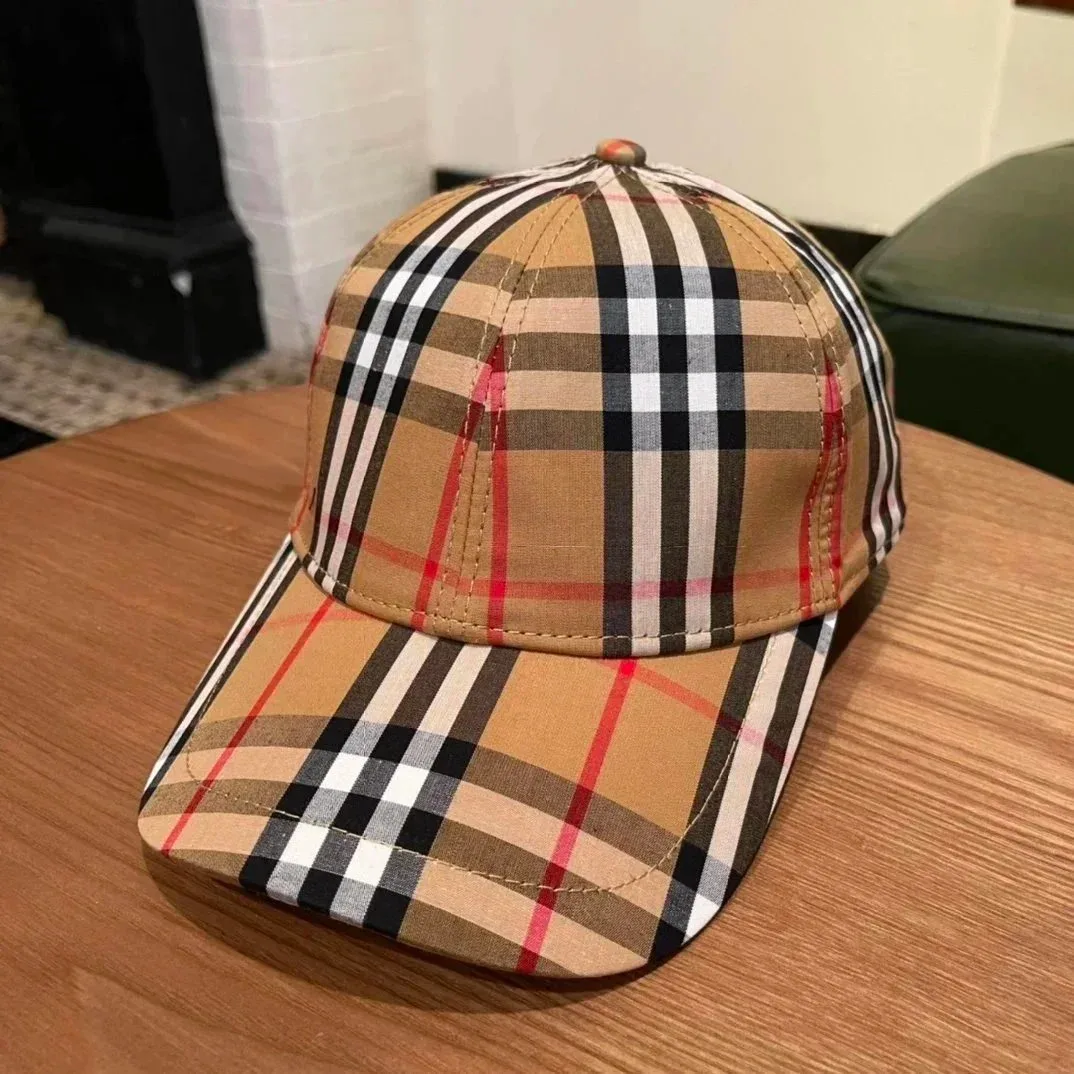Burberry Burberry Classic Check Beige/Black/White/Red Cap Beige