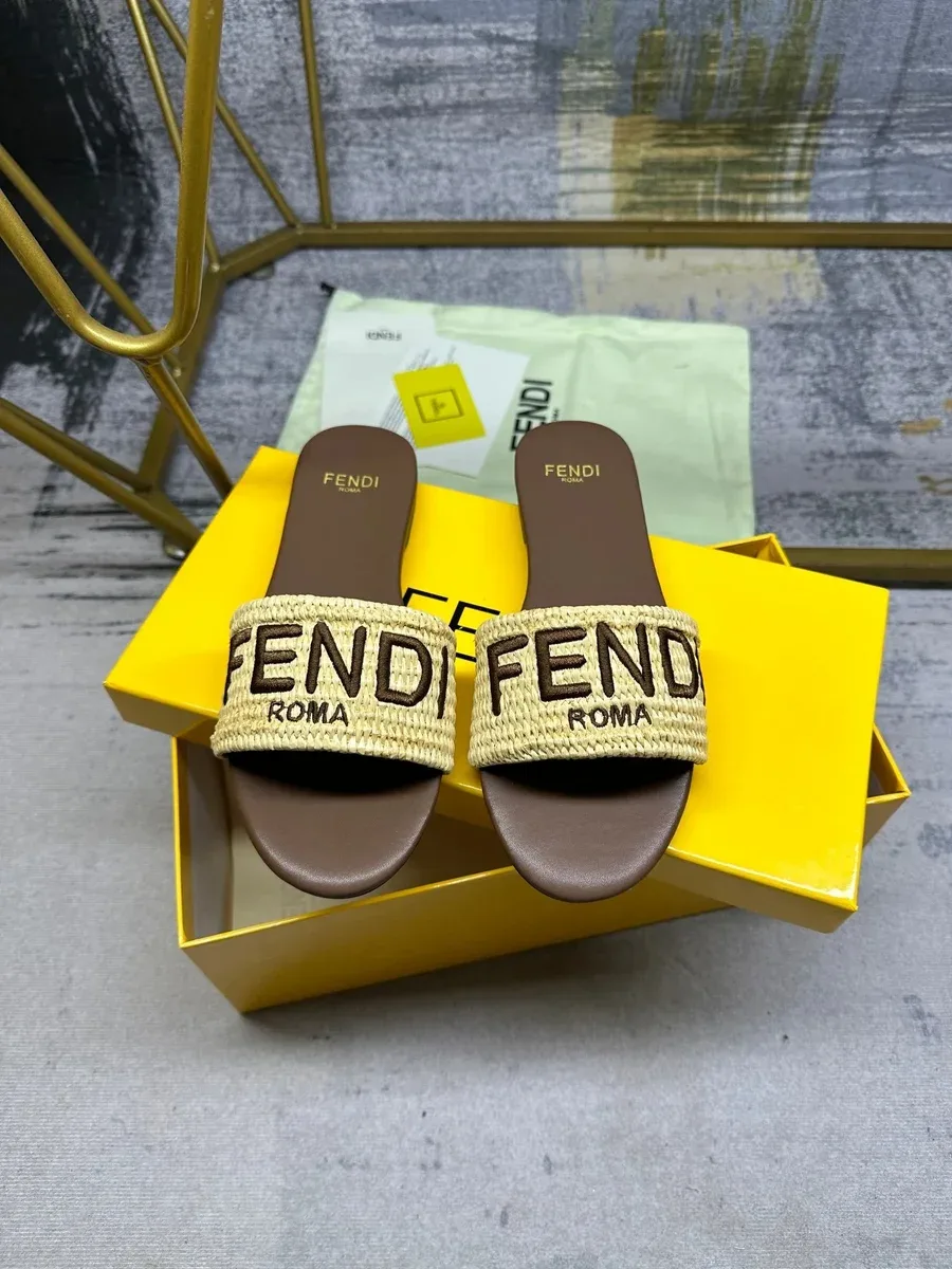 Fendi Fendi Iconic Roma Straw Slide Sandals Beige